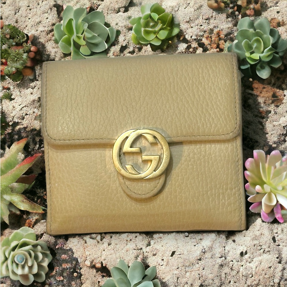GUCCI GG compact tan logo wallet *guaranteed authentic* leather